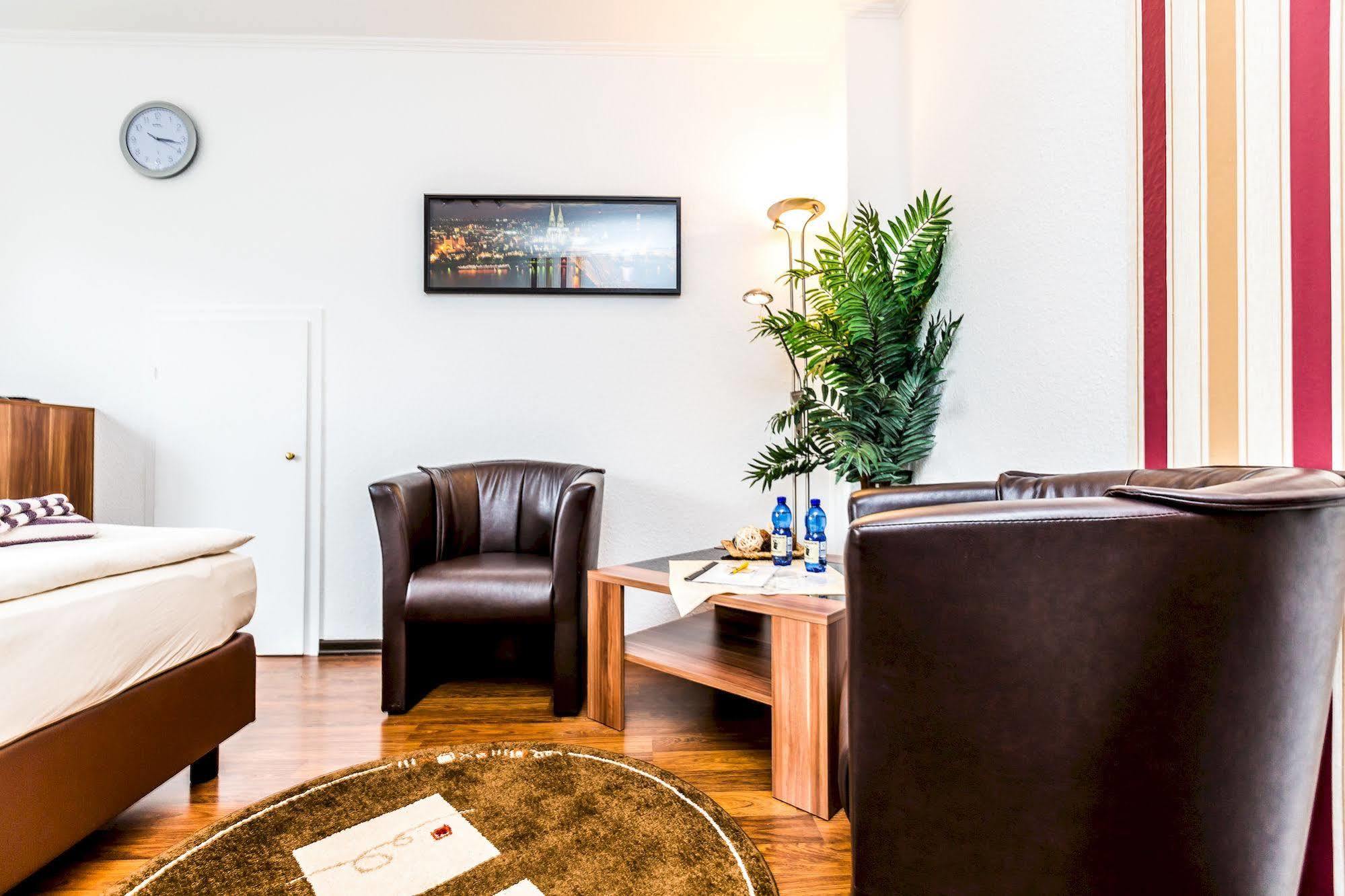 Hotel Schuetze Superior Hürth Buitenkant foto